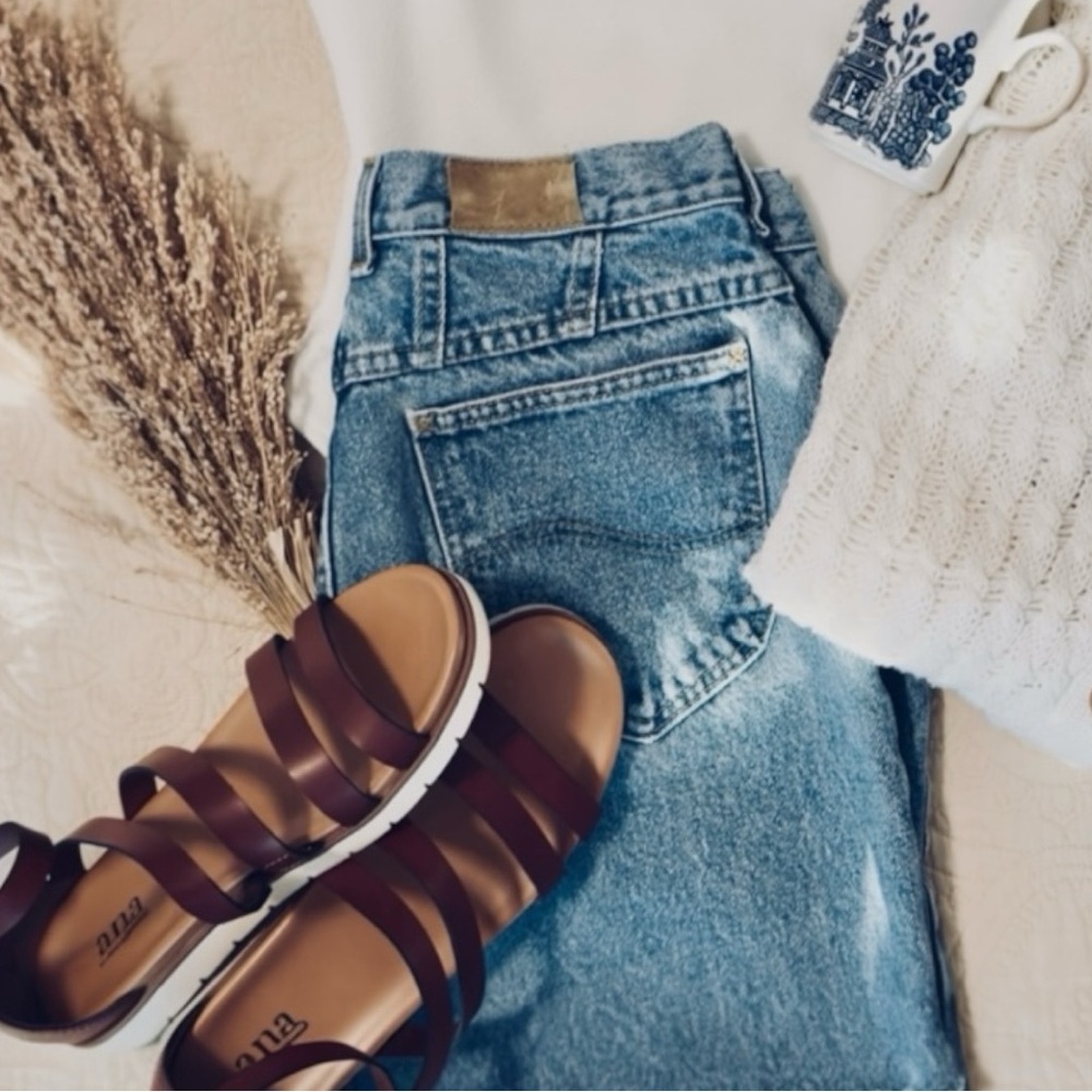 Vintage Lee High-Rise Denim Cut-Off Shorts (10/12)